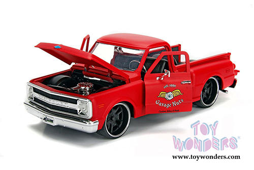 Jada Toys - Metals Die Cast Just Trucks | Chevrolet&reg; C10 Stepside Pickup "Garage Nuts" (1969, 1/24 scale diecast model car, Asstd.) 99400DP1