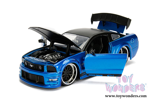 Jada Toys - Metals Die Cast | Big Time Muscle Ford Mustang GT Hardtop (2006, 1/24 scale diecast model car, Asstd.) 99979DP1