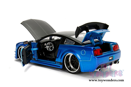 Jada Toys - Metals Die Cast | Big Time Muscle Ford Mustang GT Hardtop (2006, 1/24 scale diecast model car, Asstd.) 99979DP1