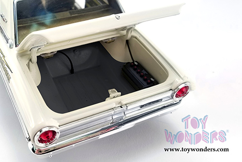 Acme - Ford Thunderbolt - Hemi Hunter Webster Ford (1964, 1/18 scale diecast model car, Wimbledon White) A1801108