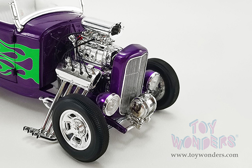 Acme - Ford Hot Rod Roadster with Rat Fink Figure (1932, 1/18 scale diecast model car, Purple with Green flames) A1805020