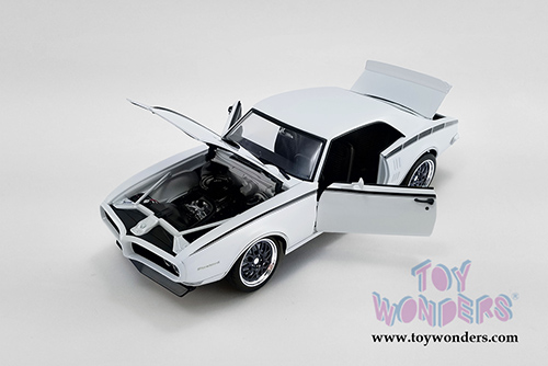 Acme - Pontiac&reg; Firebird Street Fighter Hardtop (1968, 1/18 scale diecast model car, Cameo Ivory) A1805212