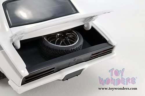 Acme - Pontiac&reg; Firebird Street Fighter Hardtop (1968, 1/18 scale diecast model car, Cameo Ivory) A1805212