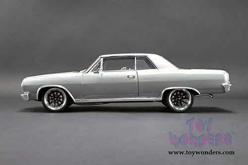 Acme - Chevrolet&reg; Chevelle&reg; The Anvil Hardtop (1965, 1/18 scale diecast model car, Gray) A1805514
