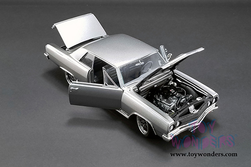 Acme - Chevrolet&reg; Chevelle&reg; The Anvil Hardtop (1965, 1/18 scale diecast model car, Gray) A1805514