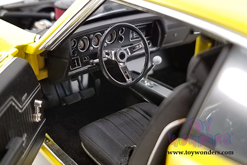 Acme - Chevrolet® Chevelle® Street Fighter Hardtop (1970, 1/18 scale diecast model car, Yellow) A1805515