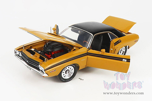 Acme | Dodge Challenger R/T Hemi with Vinyl Top (1971, 1/18 scale diecast model car, Butterscotch Orange) A1806023VT