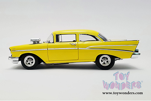 Acme - Chevrolet&reg; 210 Hollywood Knights Tribute Edition (1957, 1/18 scale diecast model car, Canary Yellow) A1807006
