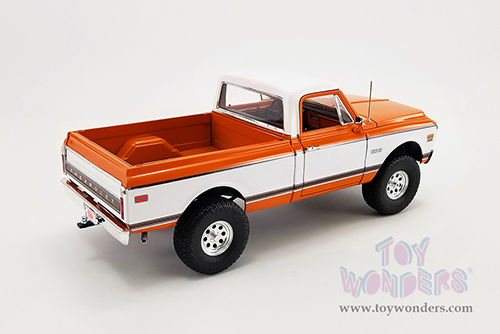 Acme - Chevrolet&reg; K10 4x4 Pickup Truck (1972, 1/18 scale diecast model car, Orange/White) A1807213