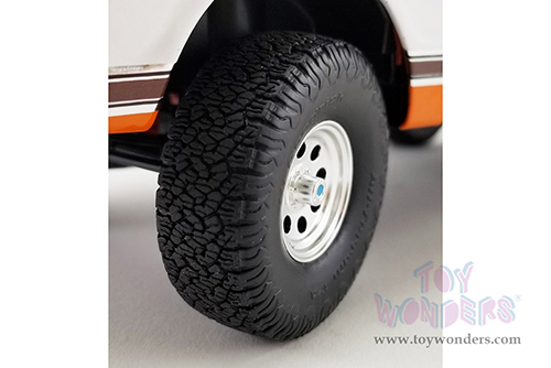 Acme - Chevrolet&reg; K10 4x4 Pickup Truck (1972, 1/18 scale diecast model car, Orange/White) A1807213