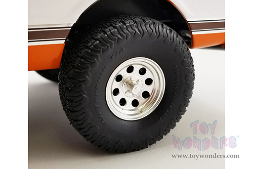 Acme - Chevrolet&reg; K10 4x4 Pickup Truck (1972, 1/18 scale diecast model car, Orange/White) A1807213