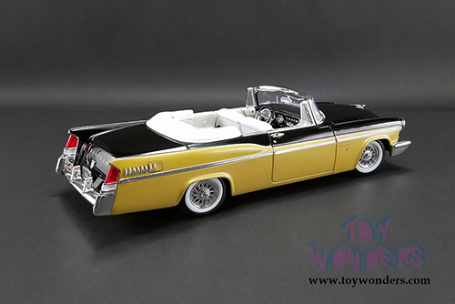 Acme - Chrysler New Yorker St. Regis Convertible (1956, 1/18 scale diecast model car, Black/Gold/White) A1809004