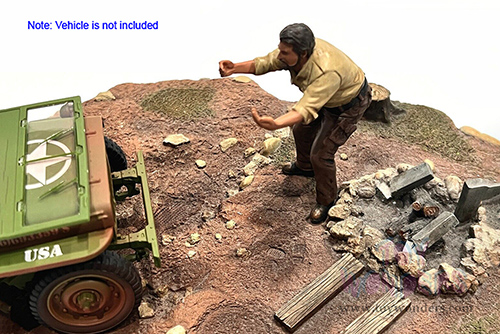 Showcasts® Figurines - 4x4 Mechanic - Figure 6 (1/18 scale, Beige/Brown) AD-18016 MAP: $14.99