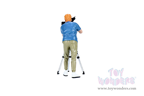 Showcasts® Figurines - On Air Figure 5 (2 pcs.) (1/18 scale, Blue/Green) AD-18405 MAP: $20.99
