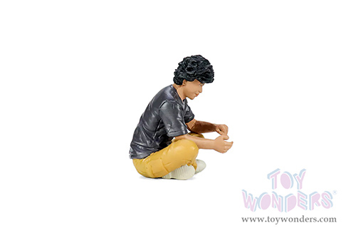 Showcasts® Figurines - RWB Legend Akira Nakai | Nakai-San Figure 4 (1/18 scale, Black/Yellow) AD-18504 MAP: $16.99