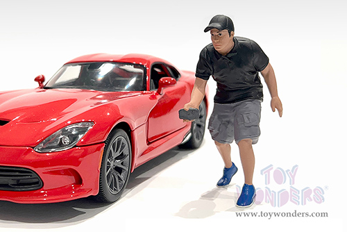 Showcasts® Figurines - Figure18 Series 2 Figure 4 (1/18 scale, Gray/Black) AD-18904 MAP: $14.99