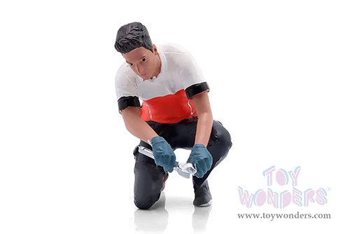 Showcasts® Figurines - Race Crew Figure #5 (1/24 scale, Red/White) AD-25005 MAP: $11.99