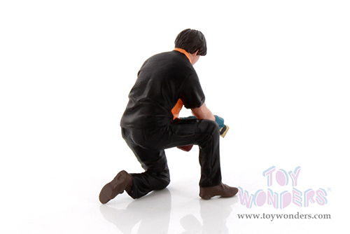 Showcasts® Figurines - Detail Masters Figure 1 - Wheel Cleaning (1/24 scale, Black/Orange) AD-24601 MAP: $11.99