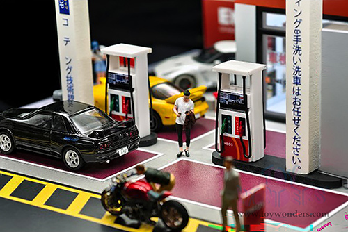 American Diorama X G-Fans - Japan Gas Station with LED Lights and 2 Figure Set (1/64 scale diorama model, Asstd.)  AD-710038GF