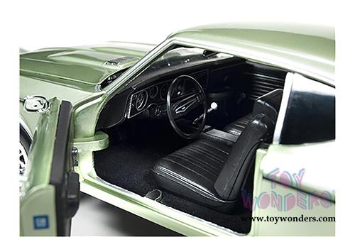 Auto World - Chevy Chevelle COPO 427 Hard Top (1969, 1/18 scale diecast model car, Frost Green) AMM1054