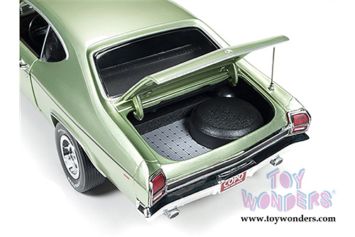 Auto World - Chevy Chevelle COPO 427 Hard Top (1969, 1/18 scale diecast model car, Frost Green) AMM1054