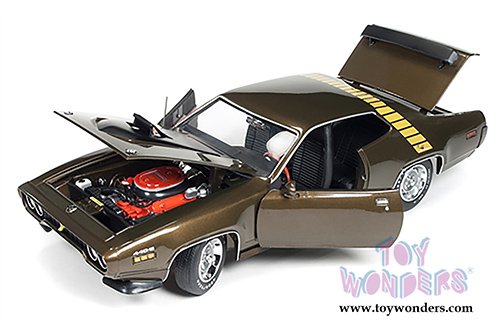 Auto World - Plymouth Road Runner Hard Top (1971, 1/18 scale diecast model car, Tawny Gold) AMM1063