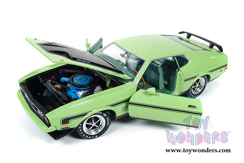 Auto World American Muscle - Ford Mustang Mach 1 Hard Top (1971, 1/18 scale diecast model car, Lime Green) AMM1069