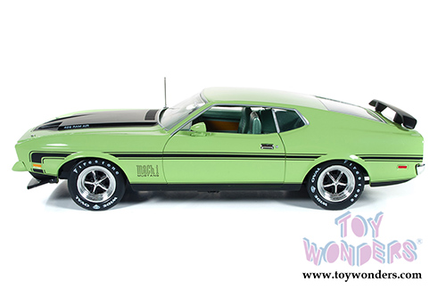 Auto World American Muscle - Ford Mustang Mach 1 Hard Top (1971, 1/18 scale diecast model car, Lime Green) AMM1069