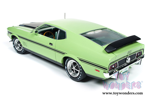 Auto World American Muscle - Ford Mustang Mach 1 Hard Top (1971, 1/18 scale diecast model car, Lime Green) AMM1069
