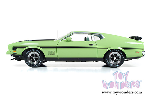 Auto World American Muscle - Ford Mustang Mach 1 Hard Top (1971, 1/18 scale diecast model car, Lime Green) AMM1069