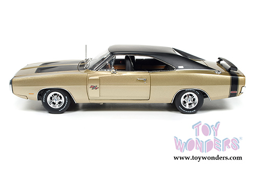 Auto World American Muscle - Dodge Charger R/T SE Hard Top (1970, 1/18 scale diecast model car, Gold) AMM1077