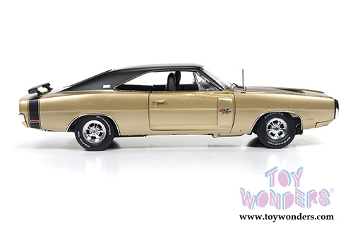 Auto World American Muscle - Dodge Charger R/T SE Hard Top (1970, 1/18 scale diecast model car, Gold) AMM1077