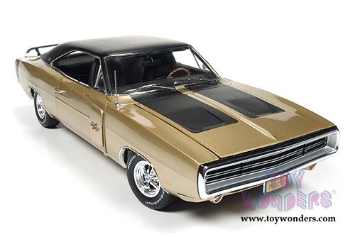 Auto World American Muscle - Dodge Charger R/T SE Hard Top (1970, 1/18 scale diecast model car, Gold) AMM1077