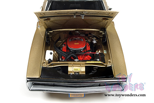 Auto World American Muscle - Dodge Charger R/T SE Hard Top (1970, 1/18 scale diecast model car, Gold) AMM1077