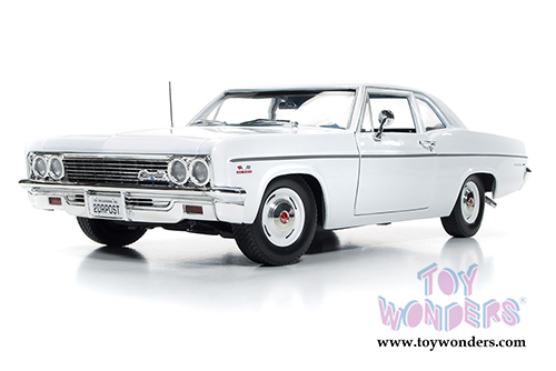 Auto World - Chevrolet Bel Air Hard Top (1966, 1/18 scale diecast model car, White) AMM1078