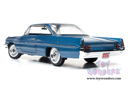 Auto World American Muscle - Hemmings Classic Car | Pontiac Catalina Hard Top (1961, 1/18 scale diecast model car, Blue) AMM1080