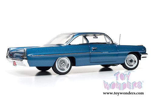 Auto World American Muscle - Hemmings Classic Car | Pontiac Catalina Hard Top (1961, 1/18 scale diecast model car, Blue) AMM1080