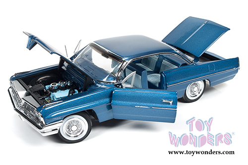 Auto World American Muscle - Hemmings Classic Car | Pontiac Catalina Hard Top (1961, 1/18 scale diecast model car, Blue) AMM1080