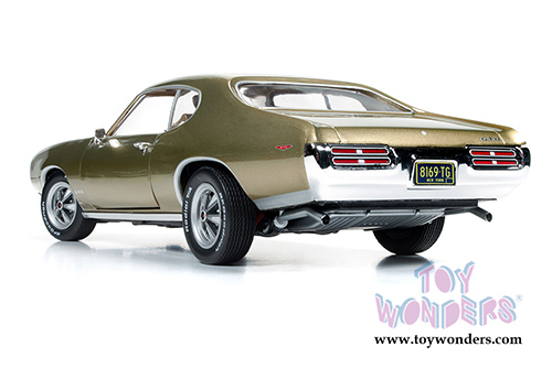 Auto World American Muscle - Hemmings Muscle Machines Pontiac GTO Hardtop (1969, 1/18 scale diecast model car, Antique Gold) AMM1081