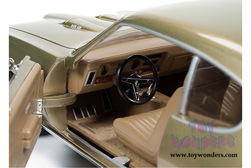 Auto World American Muscle - Hemmings Muscle Machines Pontiac GTO Hardtop (1969, 1/18 scale diecast model car, Antique Gold) AMM1081