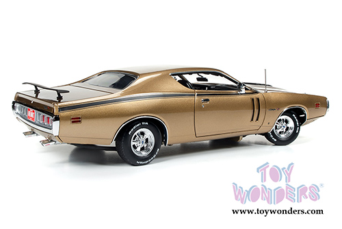 Auto World American Muscle - Dodge Charger R/T 50th Anniversary Hardtop (1971, 1/18 scale diecast model car, Gold) AMM1086
