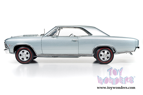 Auto World American Muscle - Chevy Chevelle SS Hard Top (1966, 1/18 scale diecast model car, Chateau Slate) AMM1090