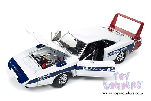 Auto World American Muscle - Dodge Charger Daytona Hardtop (1969, 1/18 scale diecast model car, White) AMM1091