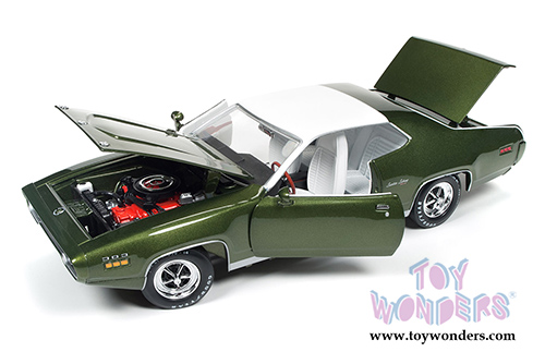 Auto World American Muscle - Plymouth Satellite Sebring Plus Hardtop (1971, 1/18 scale diecast model car, Sherwood Green Metallic) AMM1092