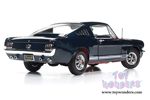 Auto World - American Muscle | Ford Mustang GT Hard Top (1965, 1/18 scale diecast model car, Caspian Blue) AMM1093
