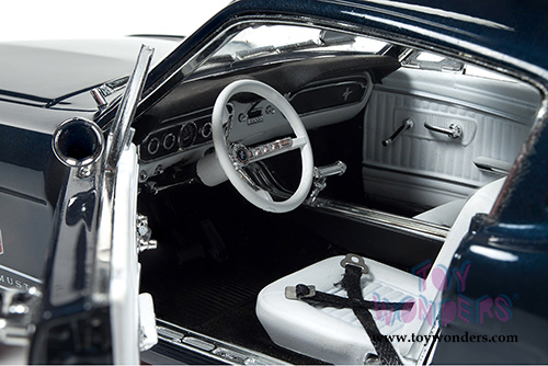 Auto World - American Muscle | Ford Mustang GT Hard Top (1965, 1/18 scale diecast model car, Caspian Blue) AMM1093