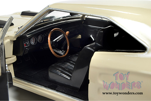 Auto World - Dodge Coronet Super Bee Hard Top (1969, 1/18 scale diecast model car, Y3 Cream) AMM1094