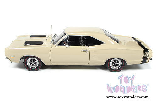 Auto World - Dodge Coronet Super Bee Hard Top (1969, 1/18 scale diecast model car, Y3 Cream) AMM1094
