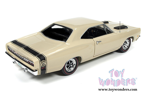 Auto World - Dodge Coronet Super Bee Hard Top (1969, 1/18 scale diecast model car, Y3 Cream) AMM1094