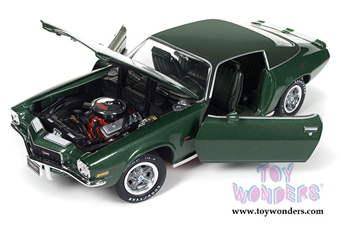 Auto World American Muscle - Chevy&reg; Camaro Z28 Hard Top (1970, 1/18 scale diecast model car, Forest Green) AMM1095